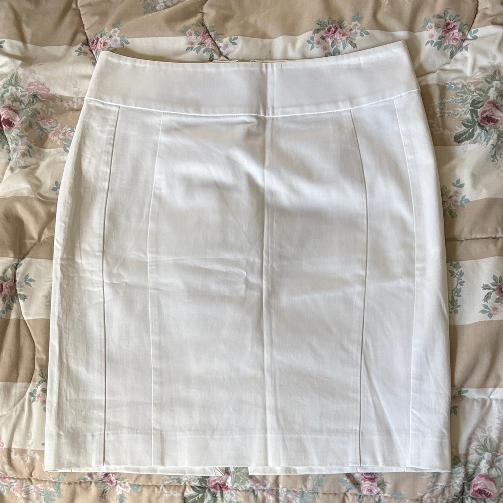 Express Classic White Pencil Skirt Sleek Professional Style size 2